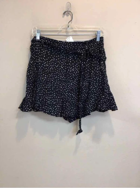 Urban Elegance Deals ZARA SIZE MEDIUM Ladies SHORTS