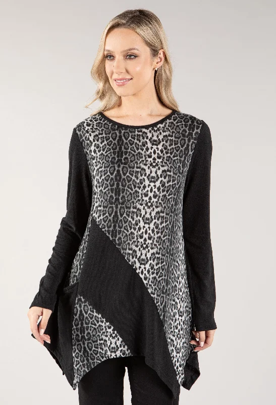 New In This Season Leo Print Longline Knit Top