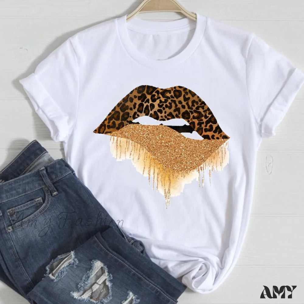 Street Chic Discounts Amy Fashion - Love Fashion 90s Trend Graphic Tshirt