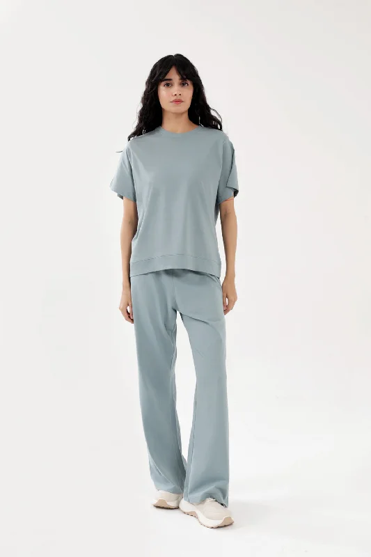 Modern Women's Outfit BOX FIT TEE WITH HEM DETAIL